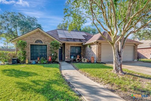 102 Mariner Dr, Victoria, TX, 77901-3716 | Card Image