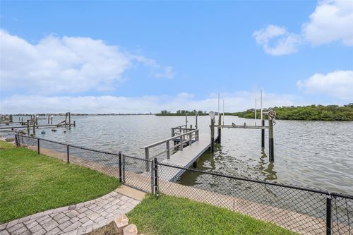 5694 Oakhurst Dr, SEMINOLE, FL, 33772-7041 | Card Image