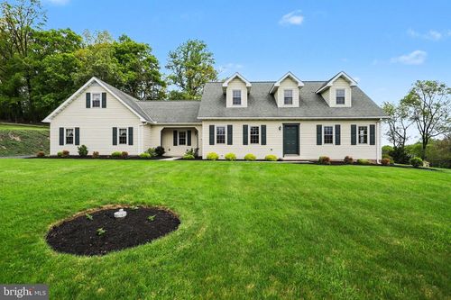 215 Villa Vista Ave, Hanover, PA, 17331-8786 | Card Image