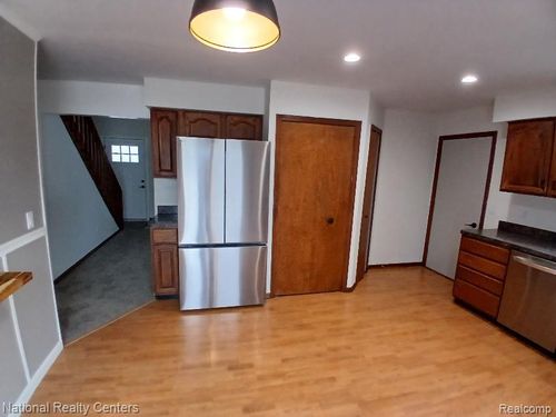 3180 Jennella Dr, Commerce Township, MI, 48390-1616 | Card Image