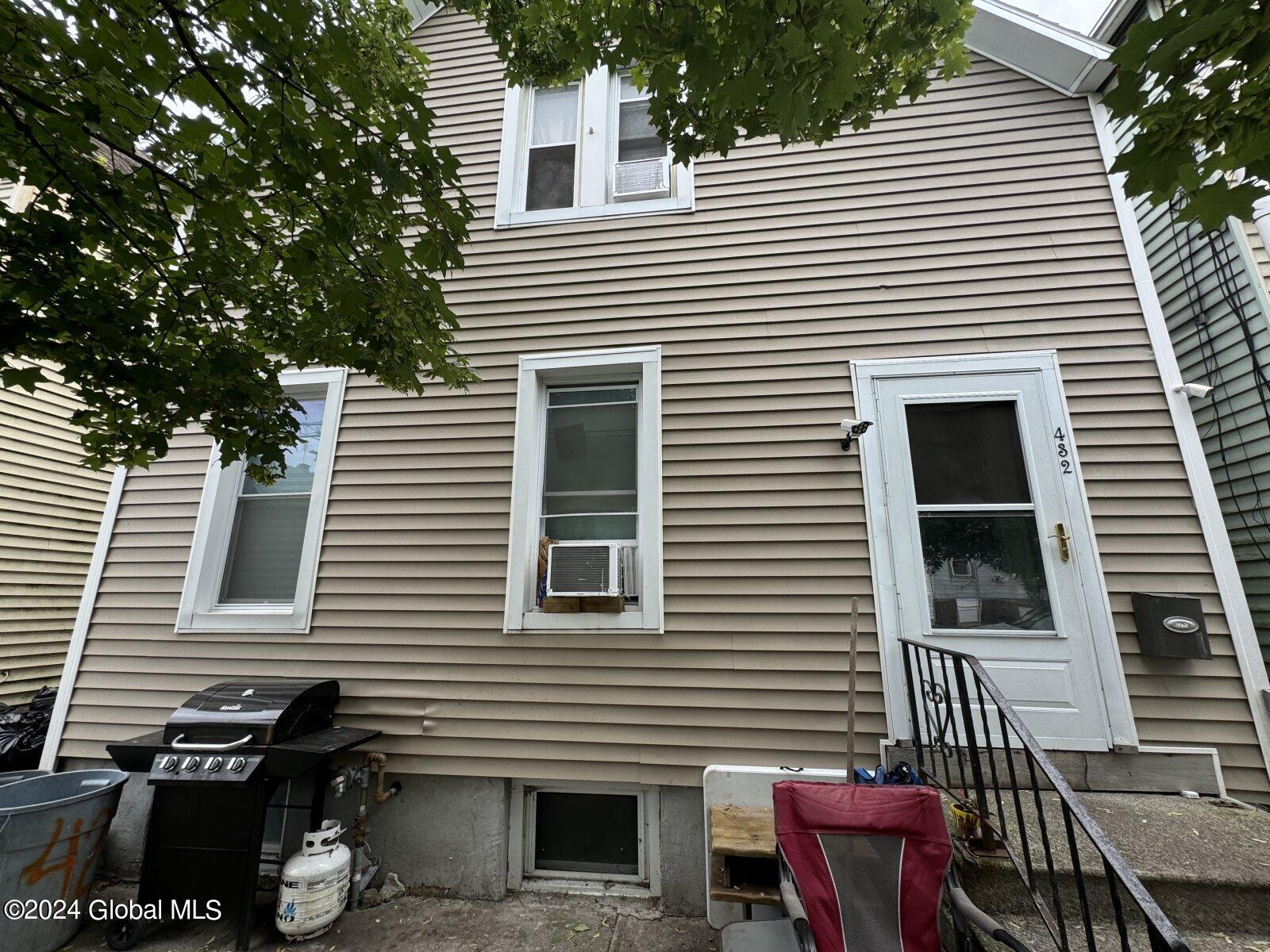 3rd St, Albany, NY 12206