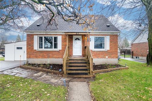 40 Ellis Crescent N, Waterloo, ON, N2J3N4 | Card Image