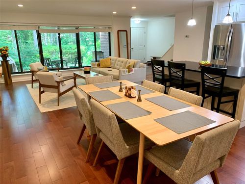 46 Spring Holw, Roslyn, NY, 11576-2842 | Card Image