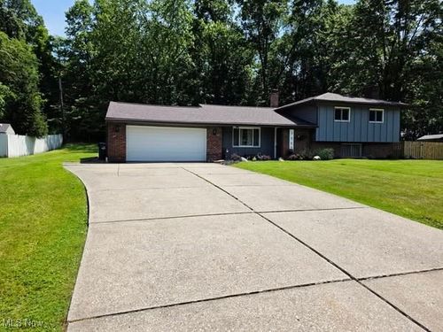 7957 Pamela Dr, North Royalton, OH, 44133-1601 | Card Image