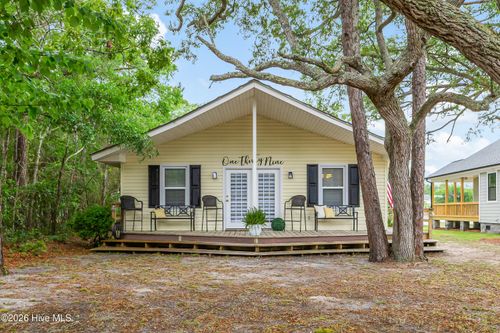 139 Ne 39th St, Oak Island, NC, 28465-5638 | Card Image