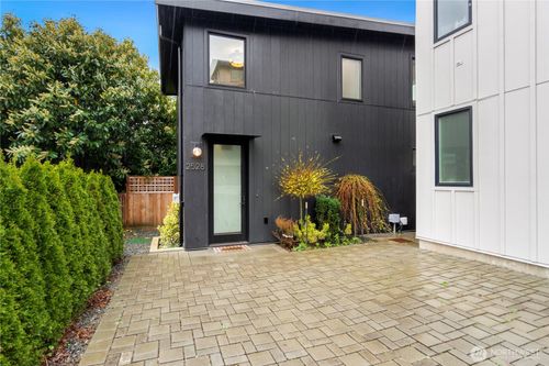 3-2528 27th Avenue W, Seattle, WA, 98199 | Card Image