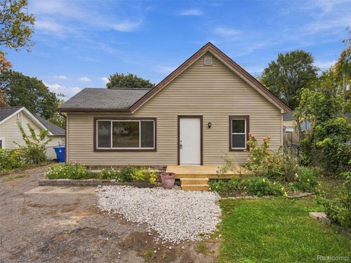 1044 Lakeview St, Waterford, MI, 48328-3817 | Card Image
