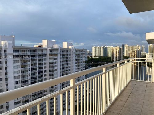 ph02-18031 Biscayne Blvd, Aventura, FL, 33160-5201 | Card Image