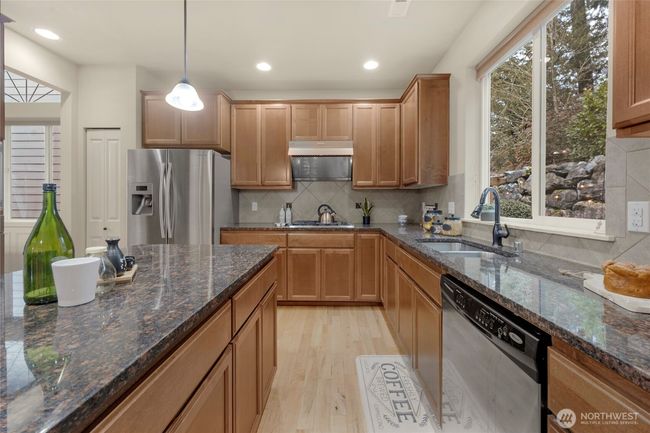 Large Kitchen and Huge Center island | Image 8