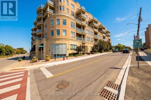 707-15277 Yonge Street, Aurora (Aurora Village), ON, L4G1Y3 | Card Image