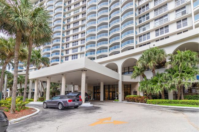 1718 - 3800 S Ocean Dr, Condo with 2 bedrooms, 2 bathrooms and null parking in Hollywood FL | Image 2