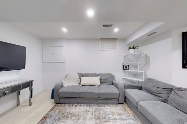 1506 Harwood Dr, House attached with 4 bedrooms, 3 bathrooms and 1 parking in Milton ON | Image 35