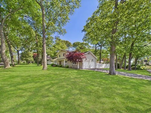 329 Ridgefield Rd, Hauppauge, NY, 11788-2315 | Card Image