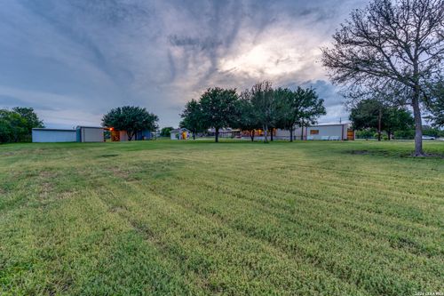 337 Dewey Ln, Seguin, TX, 78155-8367 | Card Image