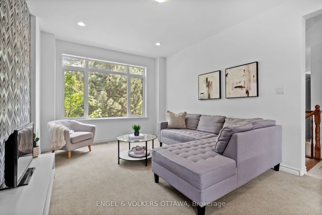 182 Meandering Brook Dr, House attached with 4 bedrooms, 4 bathrooms and 2 parking in Gloucester ON | Image 19