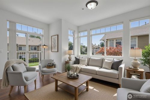 535 241st Ln Se, Sammamish, WA, 98074-3681 | Card Image