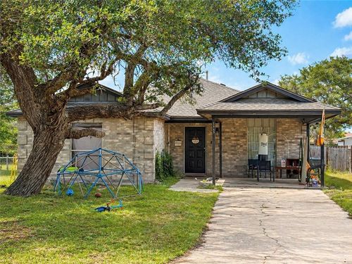 1215 S Whitney St, Aransas Pass, TX, 78336-2225 | Card Image