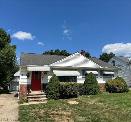 9513 Alexander Rd, Garfield Heights, OH, 44125-2135 | Card Image