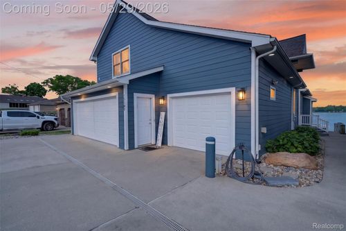 15185 Marl Dr, Linden, MI, 48451-9068 | Card Image