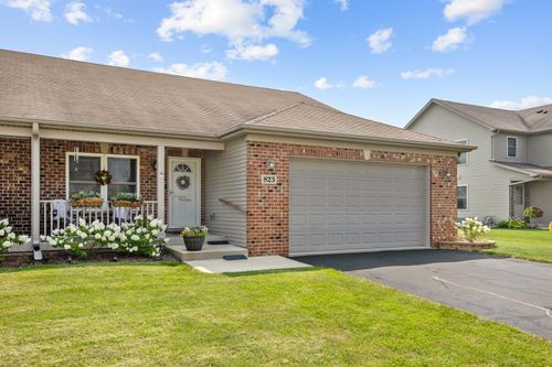 823-823 Karen Dr, Hampshire, IL, 60140-8284 | Card Image