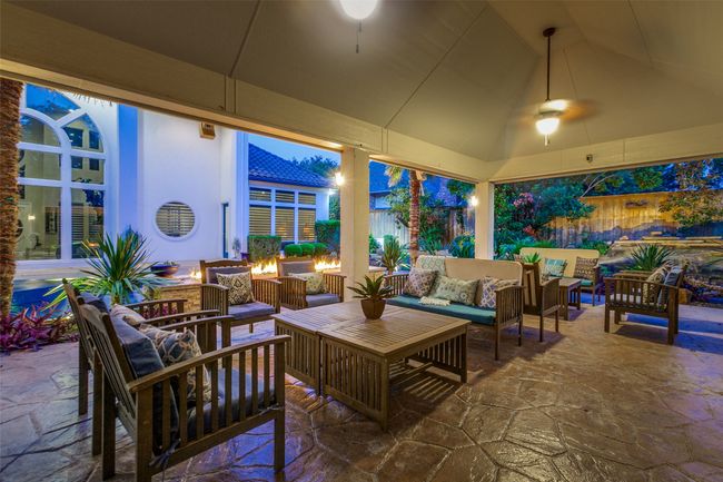 Enjoy lots of outdoor entertaining with plenty of room for alfresco dining and lounging. This is a large covered space with lots of options to use it just how YOU wish! | Image 32