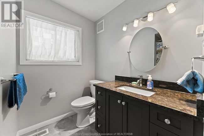 1568 St Gabriel Crt, Home with 3 bedrooms, 2 bathrooms and null parking in Windsor ON | Image 27
