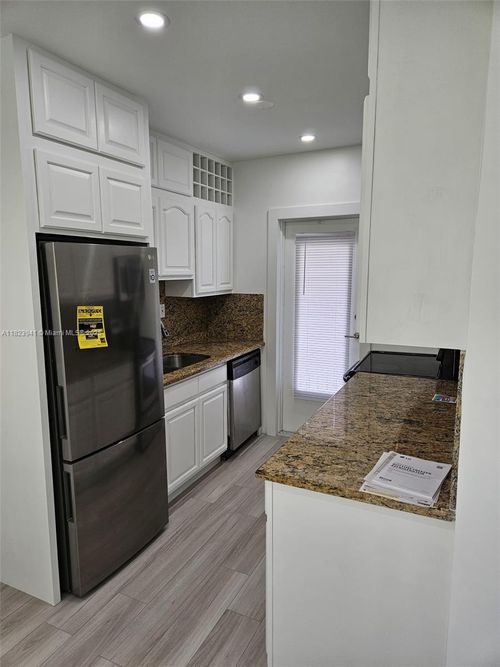 apt-201-95 Edgewater Dr, Coral Gables, FL, 33133-6933 | Card Image