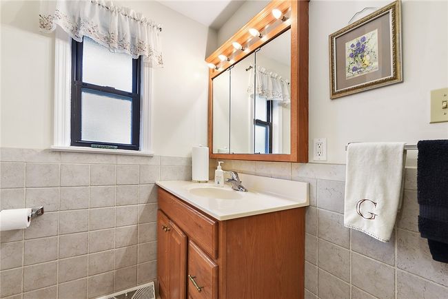 1609 Zeuger St, House other with 3 bedrooms, 3 bathrooms and 2 parking in Glenshaw PA | Image 17