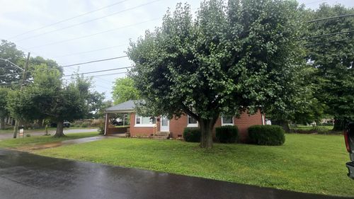 501 6th St, Lawrenceburg, TN, 38464-2847 | Card Image