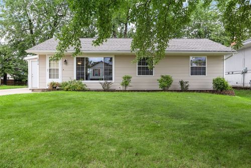 6810 Idlebrook Ln Ne, Cedar Rapids, IA, 52402-5920 | Card Image