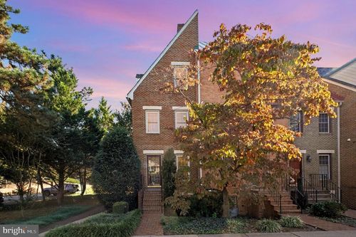 811 College Ave, FREDERICKSBURG, VA, 22401-5468 | Card Image