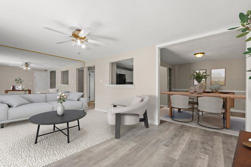 302-80R English Village Rd, Manchester, NH, 03102 | Card Image