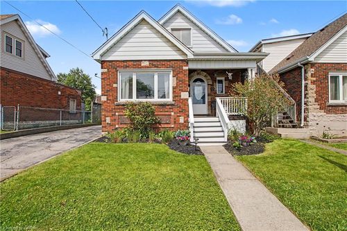 34 Weir St S, Hamilton, ON, L8K3A4 | Card Image