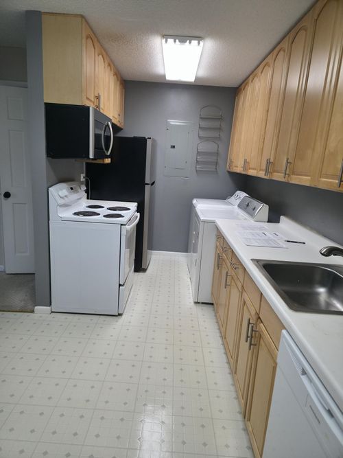 1241 Wagon Wheel Rd, Hopkins, MN, 55343-3902 | Card Image