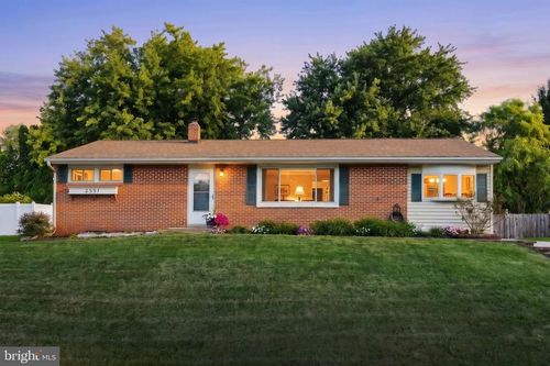 2551 Berkshire Ln, DOVER, PA, 17315-4615 | Card Image