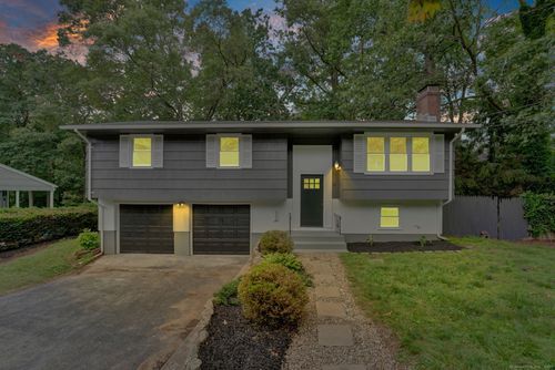 9 Parkwood Dr, Gales Ferry, CT, 06335-1634 | Card Image