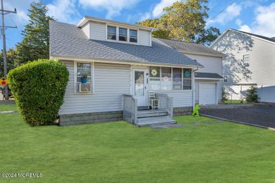 918 Red Bank Avenue, Home with 4 bedrooms, 2 bathrooms and null parking in Ocean Gate NJ | Image 2