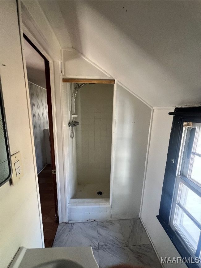 Apartment bathroom | Image 12