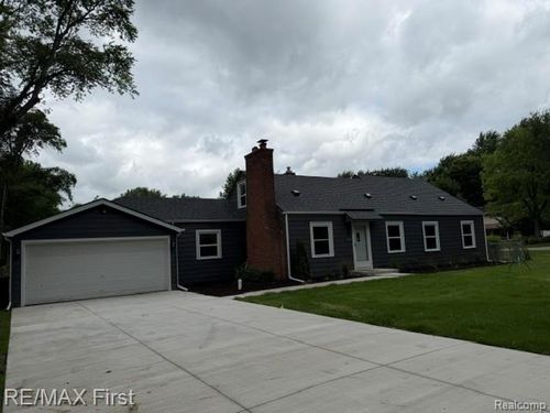 16045 Oporto Street, Livonia, MI, 48154 | Card Image