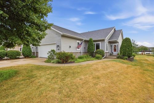 N7791 Maple Ridge Rd, Oconomowoc, WI, 53066-2009 | Card Image