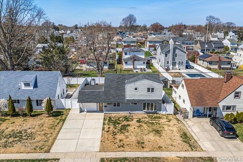 65 Prentice Rd, Levittown, NY, 11756-5221 | Card Image