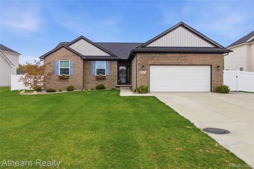 8197 Hidden Cove Ct, Grand Blanc, MI, 48439-7283 | Card Image