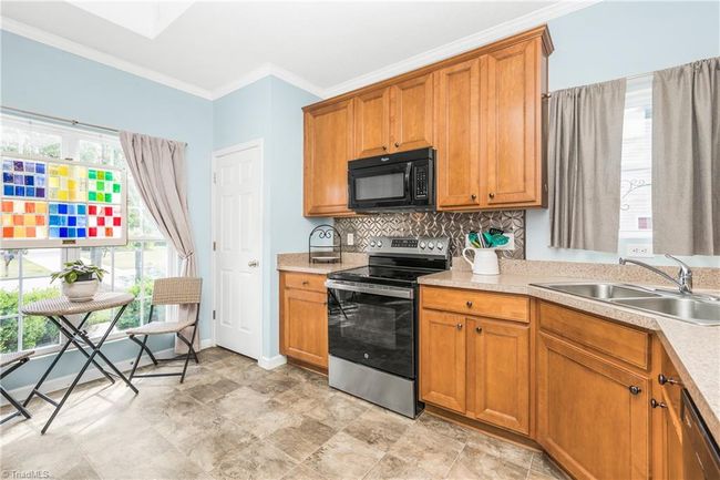 Spacious eat in kitchen | Image 5
