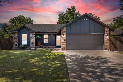 1406 Paradise Ln, Claremore, OK, 74017-2406 | Card Image
