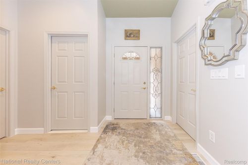 285 Ash Ct, South Lyon, MI, 48178-9473 | Card Image