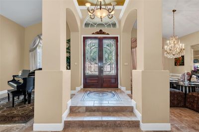 Raised Entry Foyer with 2 tiered Tray ceiling | Image 2