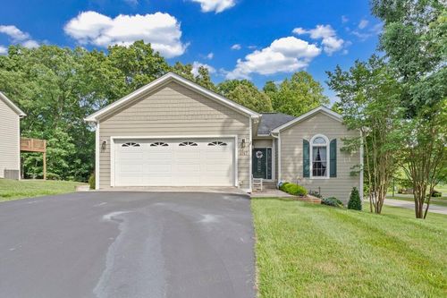 1017 Joffrey Dr, Huddleston, VA, 24104-3605 | Card Image