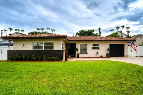 106 Park Ln E, Hypoluxo, FL, 33462-5402 | Card Image