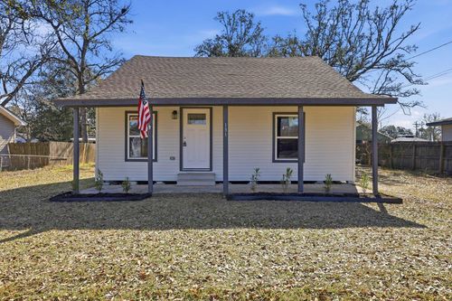 131 6th Ave, Nederland, TX, 77627-3214 | Card Image