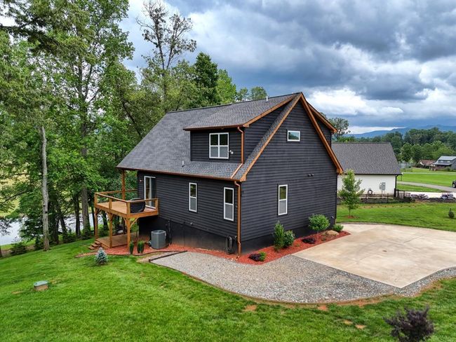 784 Sneaking Creek Dr, Home with 3 bedrooms, 4 bathrooms and null parking in Hayesville NC | Image 8